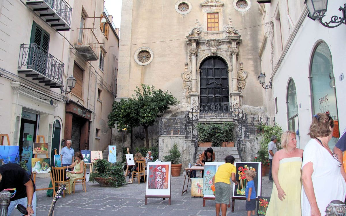 Cefalu Ausstellung im historischen Hof (1) Cefalu Ausstellung im historischen Hof (1)