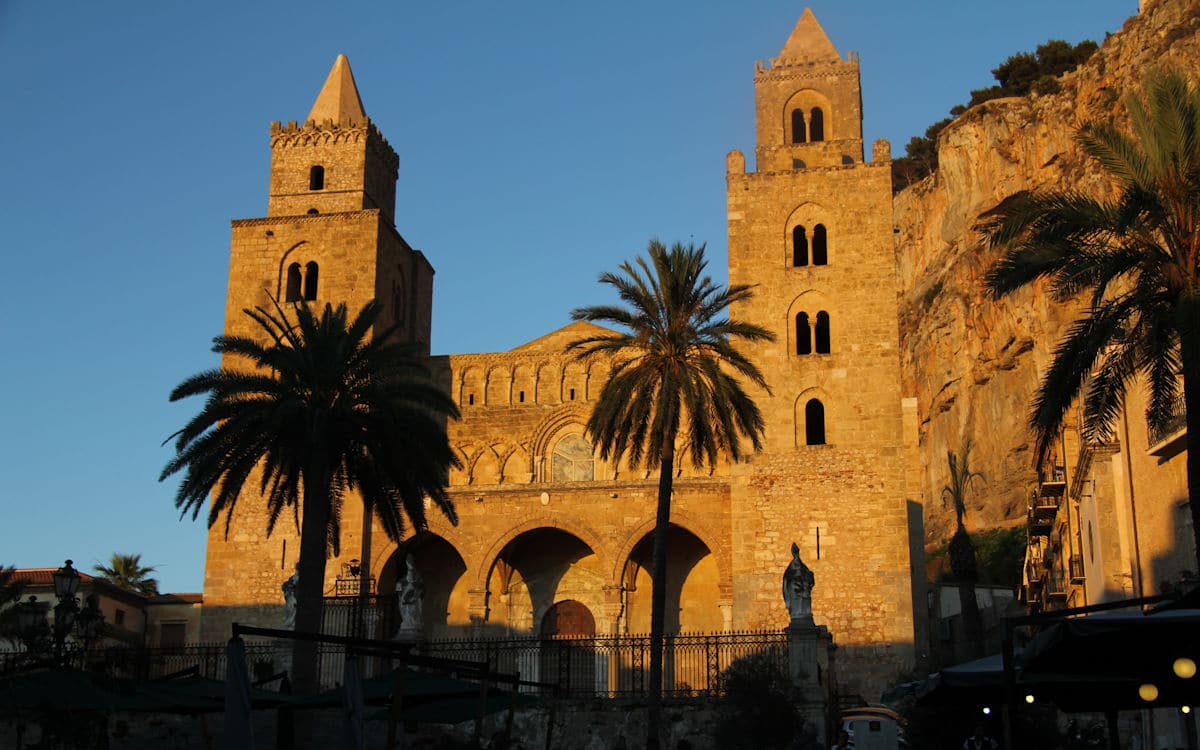 Cefalu Domplatz am Sonnenuntergang Cefalu Domplatz am Sonnenuntergang