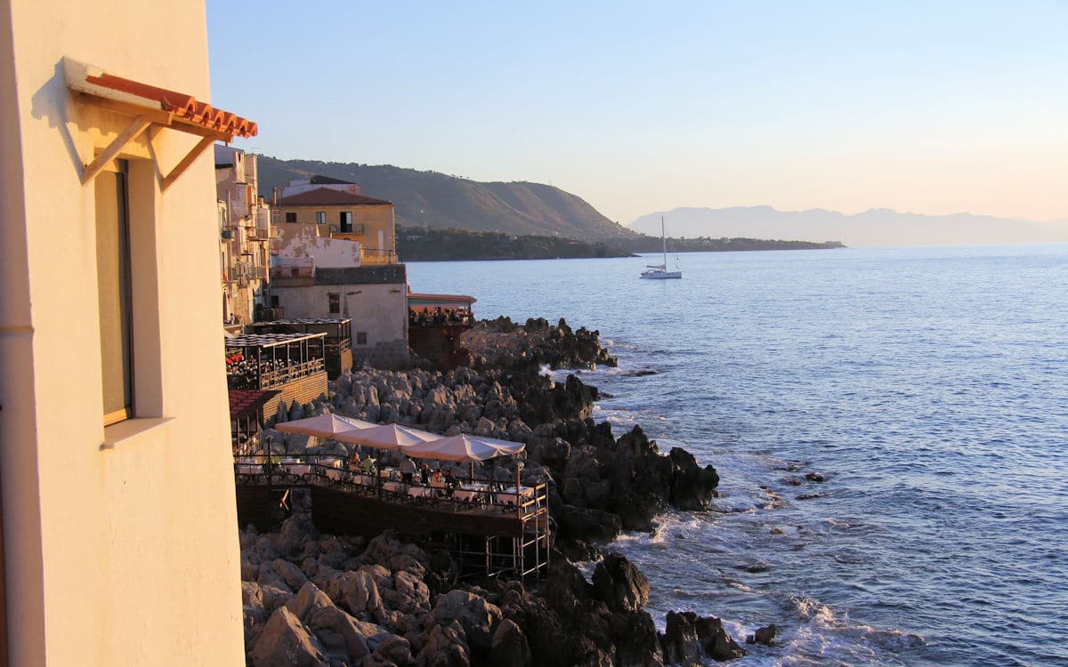 Cefalú Restaurant-Terrasse am Meer (1) Cefalú Restaurant-Terrasse am Meer (1)