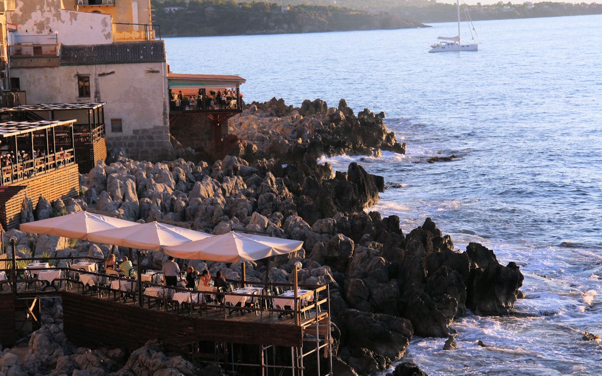 Cefalú Restaurant-Terrasse am Meer (2) Cefalú Restaurant-Terrasse am Meer (2)