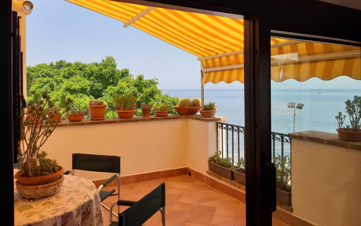 Ferienhaus Sant' Elia, Dachterrasse mit Meerblick (8) Ferienhaus Sant' Elia, Dachterrasse mit Meerblick (8)