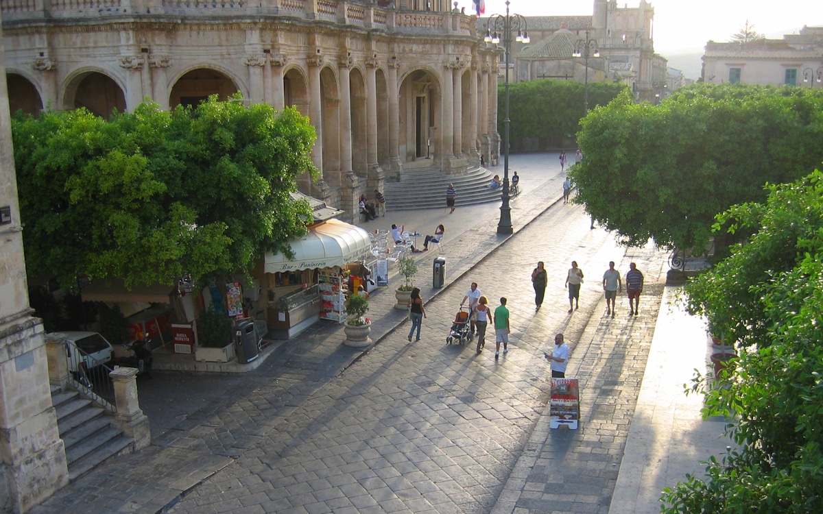 Noto (1) Noto (1)