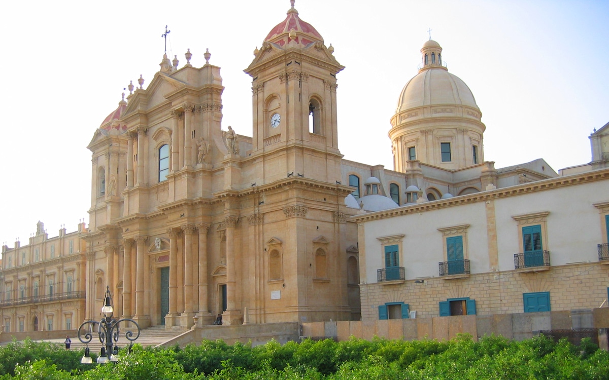 Noto (2) Noto (2)