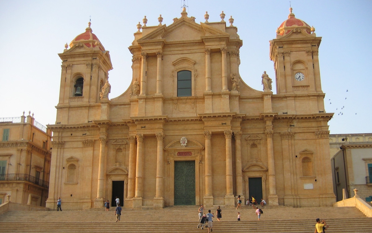 Noto (3) Noto (3)