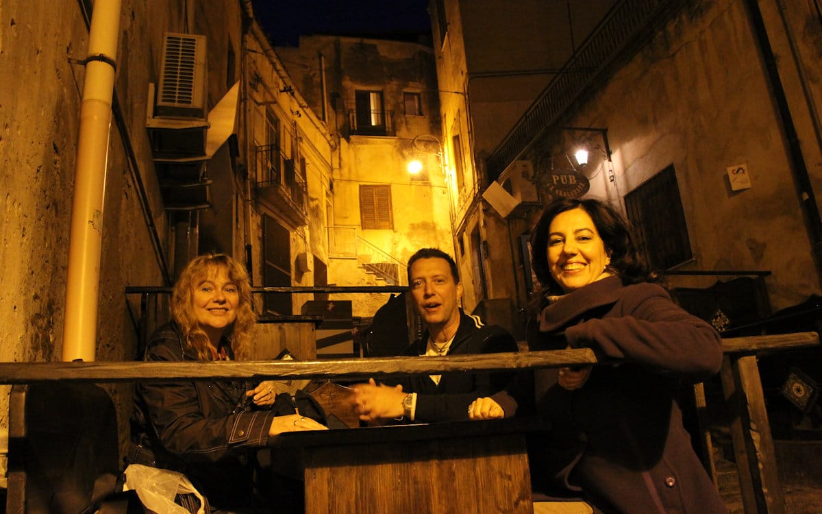 Pub auf den Treppen in Sciacca (3) Pub auf den Treppen in Sciacca (3)