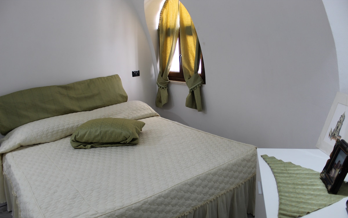 Cottage Portopalo 2, Schlafzimmer mit Doppelbett (2) Cottage Portopalo 2, Schlafzimmer mit Doppelbett (2)