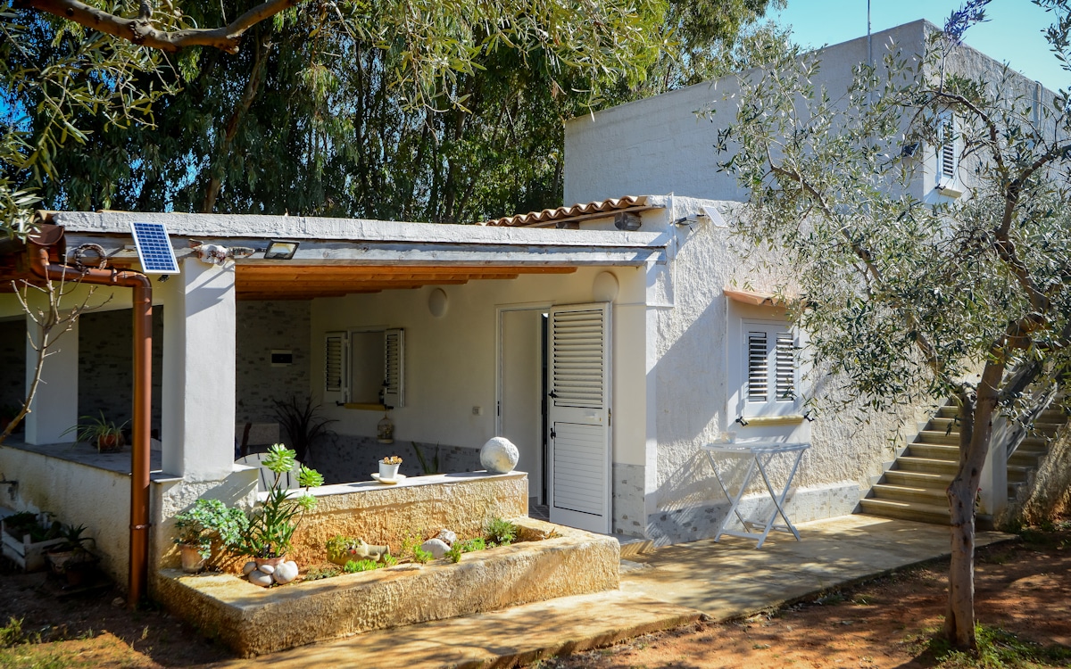 Cottage Selinunte, 2-Zimmer-Whg. "Vista Giardino" im Erdgeschoss, Blick vom Garten Cottage Selinunte, 2-Zimmer-Whg. "Vista Giardino" im Erdgeschoss, Blick vom Garten